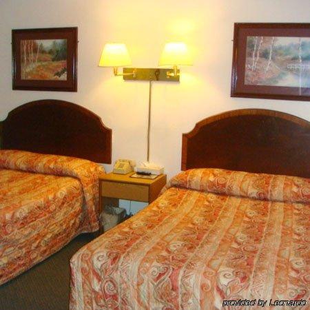 Livingston Overton Motel الغرفة الصورة